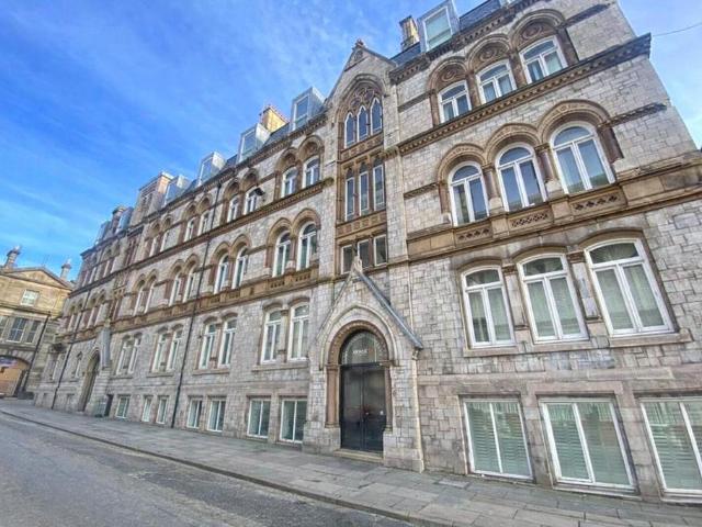 Flat for sale in Calderstones