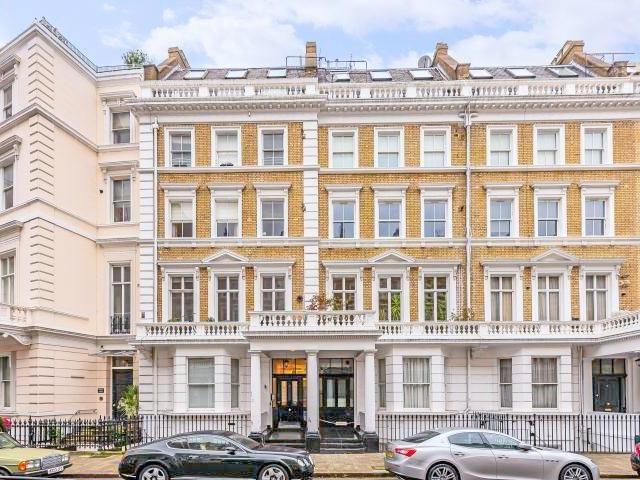 Flat for sale in Brompton, Greater London