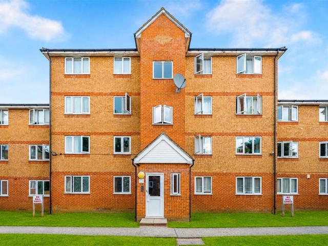 Flat for sale in Chadwell Heath, Greater London