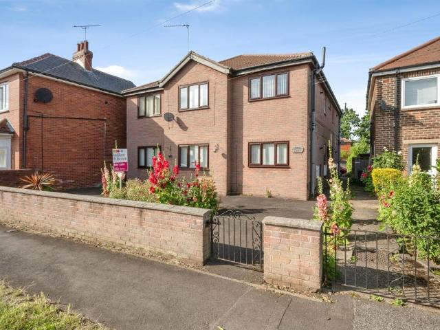 Flat for sale in Edenthorpe, South Yorkshire