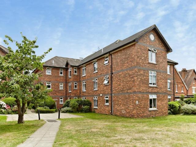 Flat for sale in Streatham Hill, Greater London