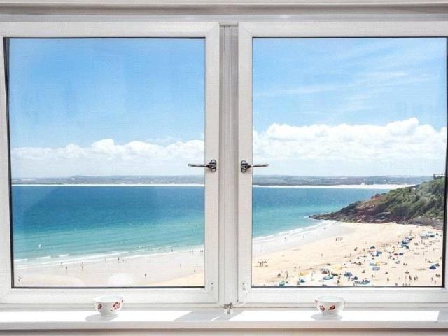 Flat for sale in Penbeagle, Cornwall