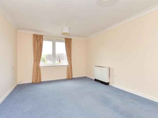 Flat for sale in Red Hill, Surrey
