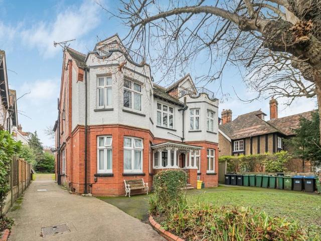 Flat for sale in Red Hill, Surrey