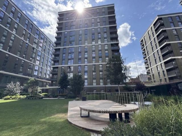 Flat for sale in Birch Green, Spelthorne