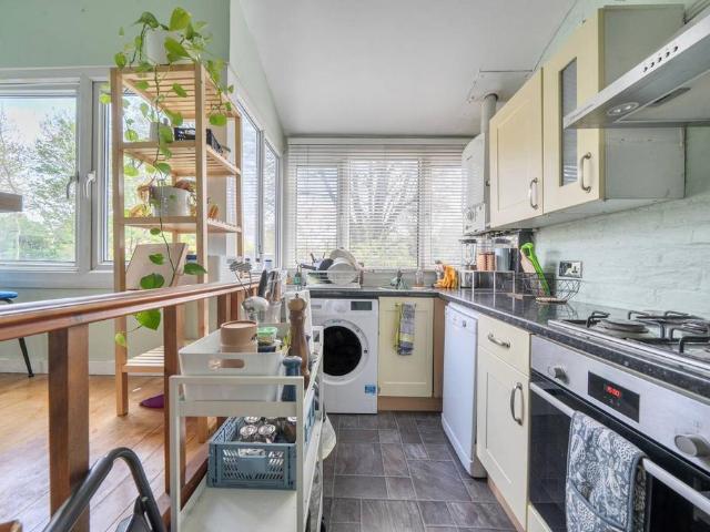 Flat for sale in London Borough of Hounslow, Strand