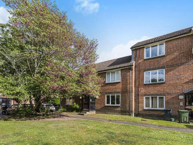 Flat for sale in Westborough, Surrey