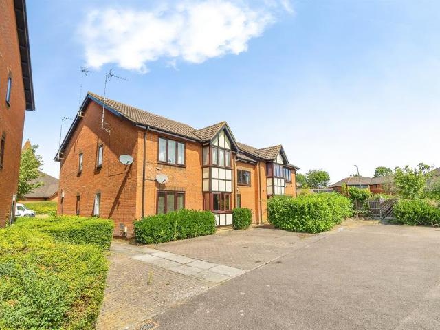 Flat for sale in Monkston Park, Milton Keynes