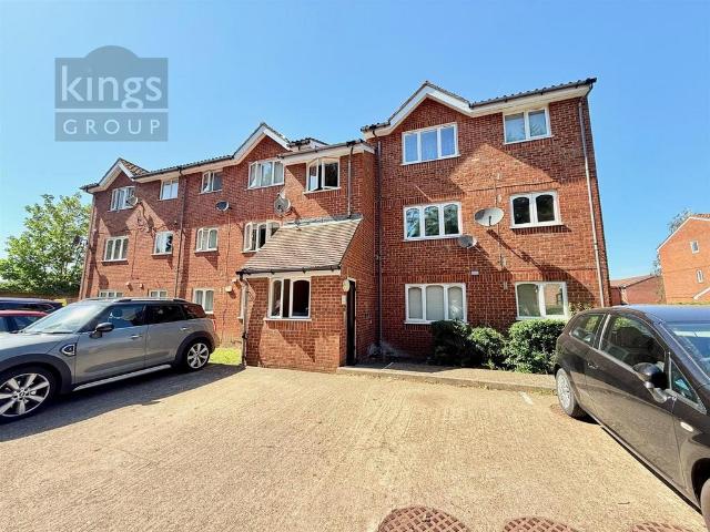 Flat for sale in Epping, Essex