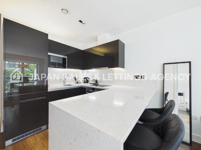 Flat for sale in London Borough of Ealing, Greater London