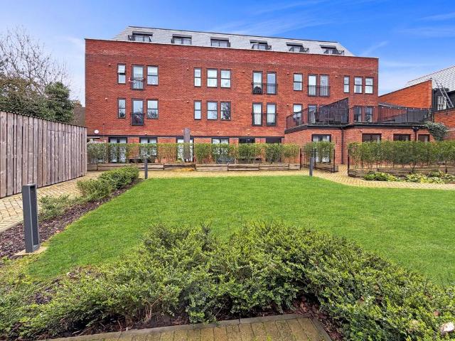 Flat for sale in Sunnymede, Billericay