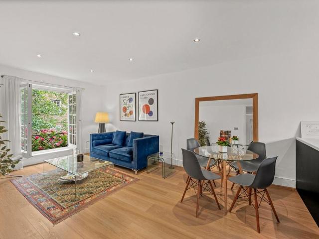Flat for sale in Seven Dials, Bloomsbury