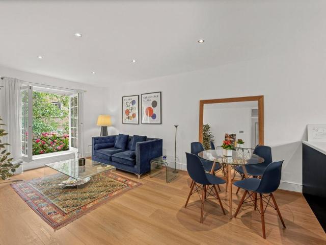 Flat for sale in Seven Dials, Bloomsbury