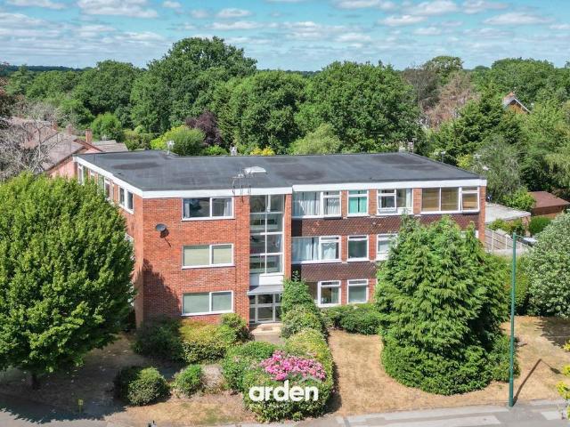 Flat for sale in Blossomfield, West Midlands