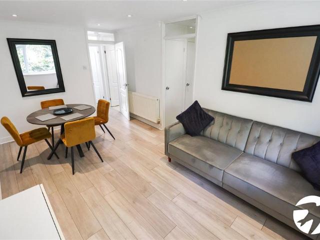 Flat for sale in Belvedere, Greater London