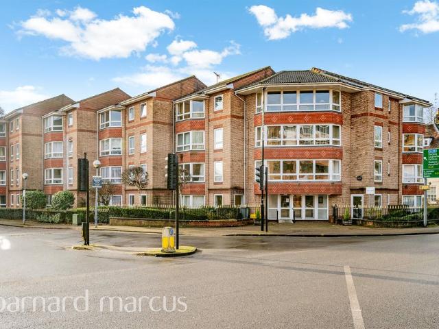Flat for sale in Woodcote, Epsom