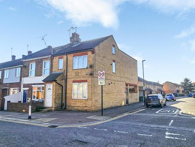 Flat for sale in London Borough of Newham, Greater London