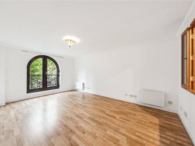 Flat for sale in Westminster, Greater London