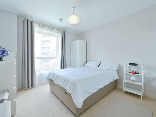 Flat for sale in London Borough of Ealing, Greater London