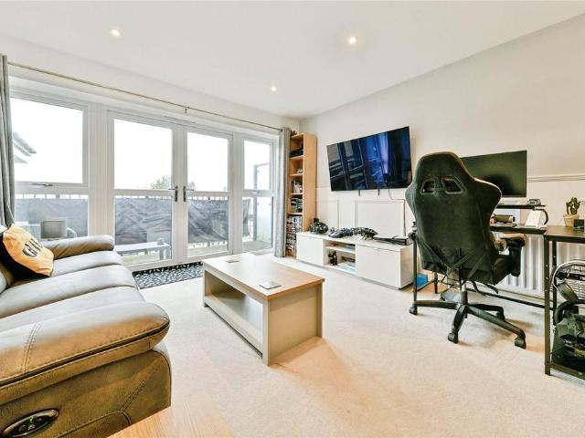 Flat for sale in Pin Green Industrial Area, Shephall