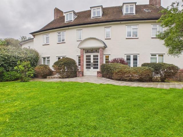 Flat for sale in London Borough of Merton, Merton Park
