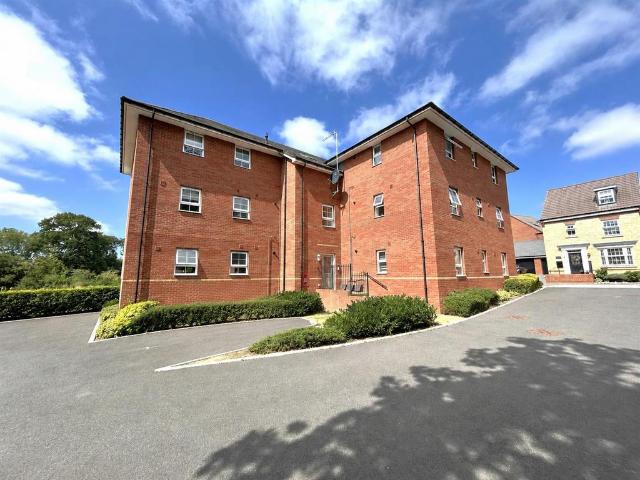 Flat for sale in Chippenham, Wiltshire