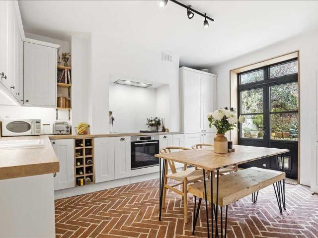 Flat for sale in Tufnell Park, Greater London