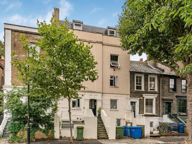 Flat for sale in Camberwell, Greater London