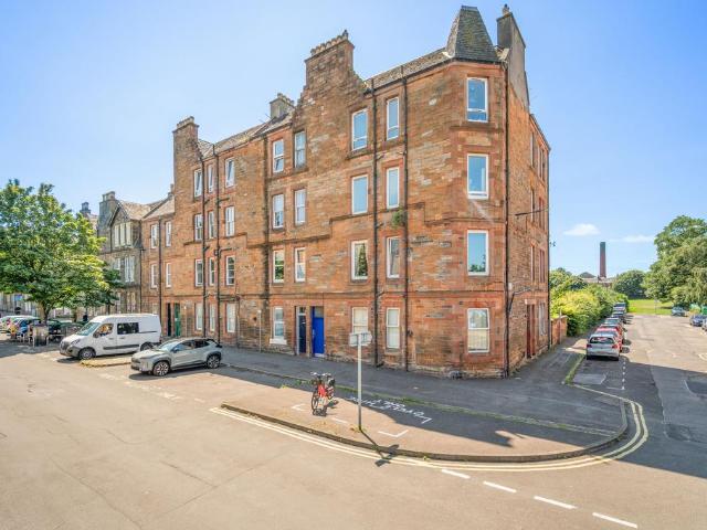 Flat for sale in Lorne, Leith