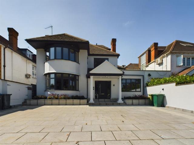 Flat for sale in Brondesbury, Greater London