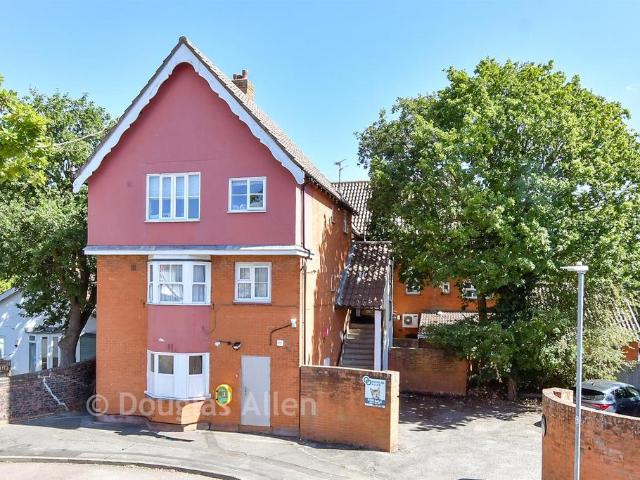 Flat for sale in Noak Hill, Noak Bridge