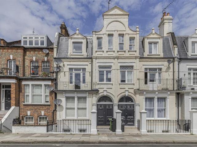 Flat for sale in West Kensington, Greater London