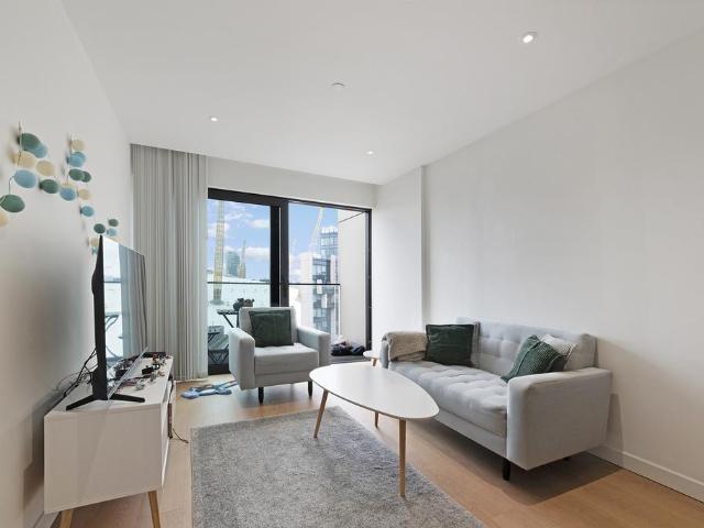Flat for sale in Greenwich Peninsula, Greater London