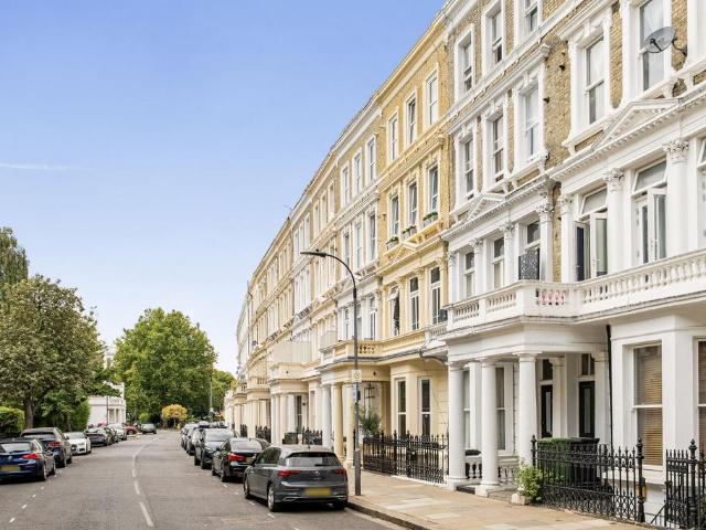 Flat for sale in West Kensington, Greater London