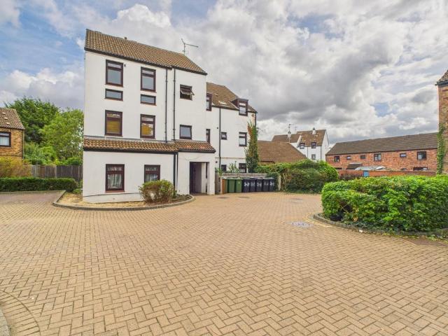 Flat for sale in Peterborough