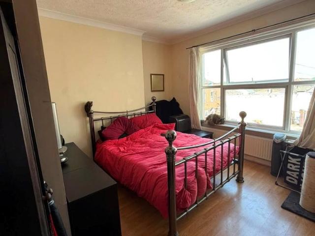 Flat for sale in West Cliff, Bournemouth