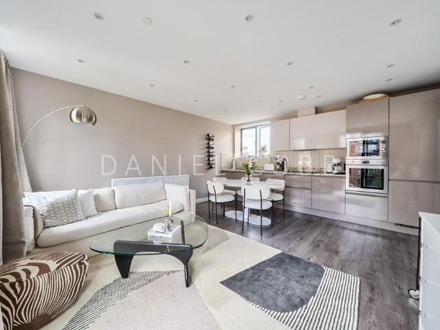 Flat for sale in Browning Estate, Greater London
