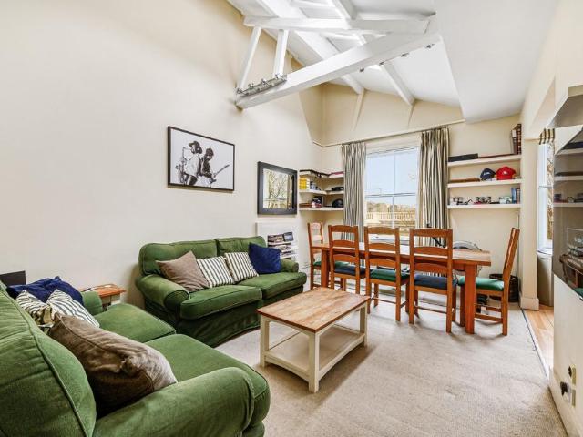 Flat for sale in Earl's Court, Isle Of Man