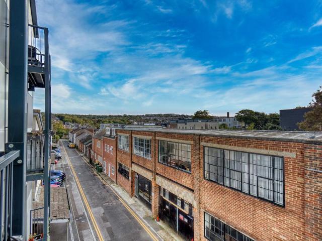 Flat for sale in Hollingdean, Brighton