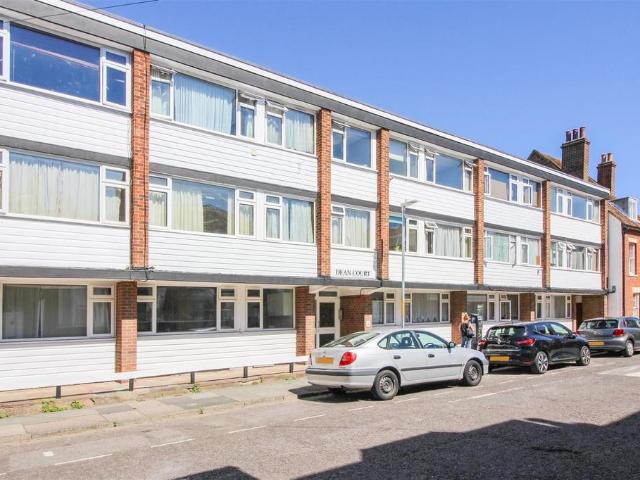 Flat for sale in The King's Mile, The Bridge