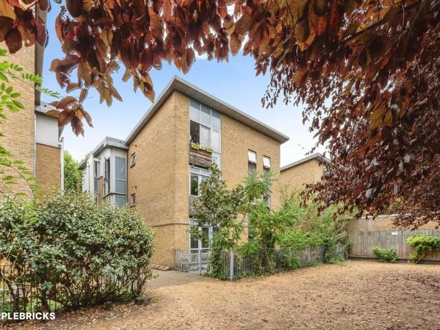 Flat for sale in Forest Gate, Greater London