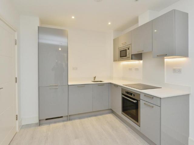 Flat for sale in Milton Keynes