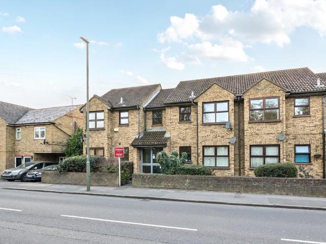 Flat for sale in Lower Halliford, Surrey