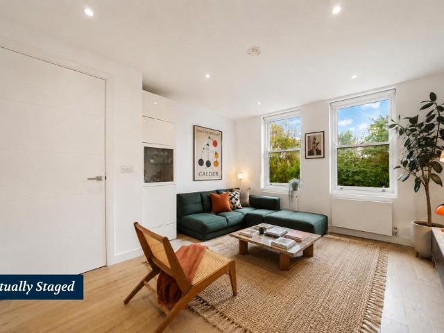 Flat for sale in Kilburn, Greater London