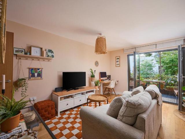 Flat for sale in Wapping Wharf, Feckenham