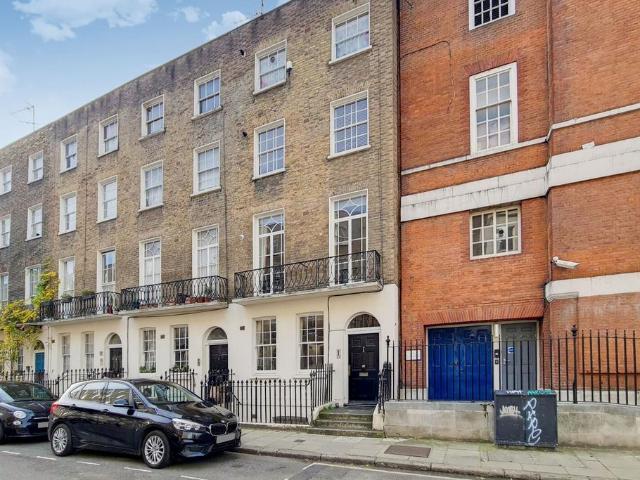 Flat for sale in Saint Pancras, Greater London
