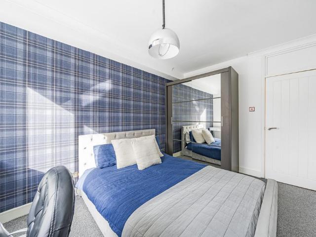 Flat for sale in Hendon Central, Greater London