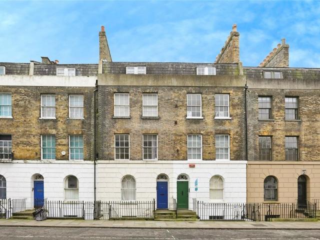 Flat for sale in Clarendon, Ash