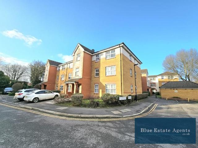 Flat for sale in London Borough of Hounslow, Heston