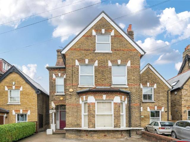 Flat for sale in Elmers End, Greater London
